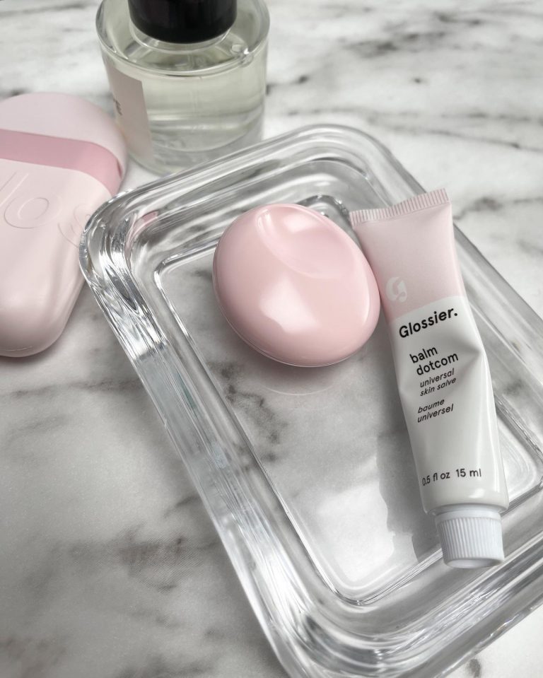 glossier-editors-768x959